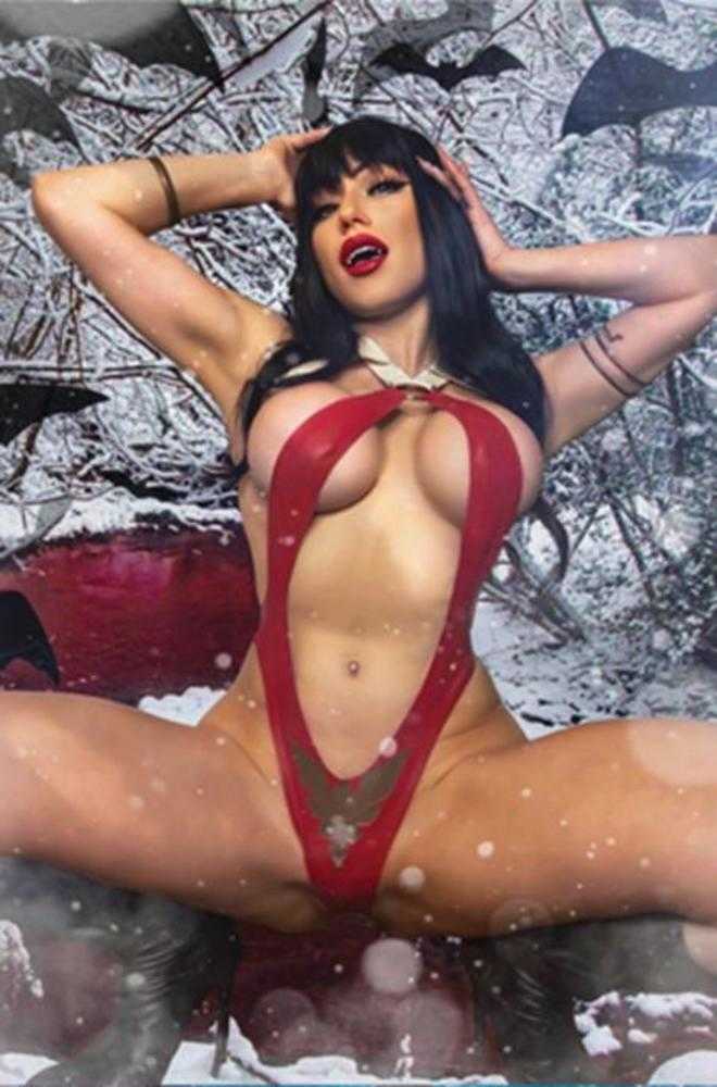 Vampirella Helliday 2025 Special #1 Cover E Cosplay 1:10 Virgin Variant